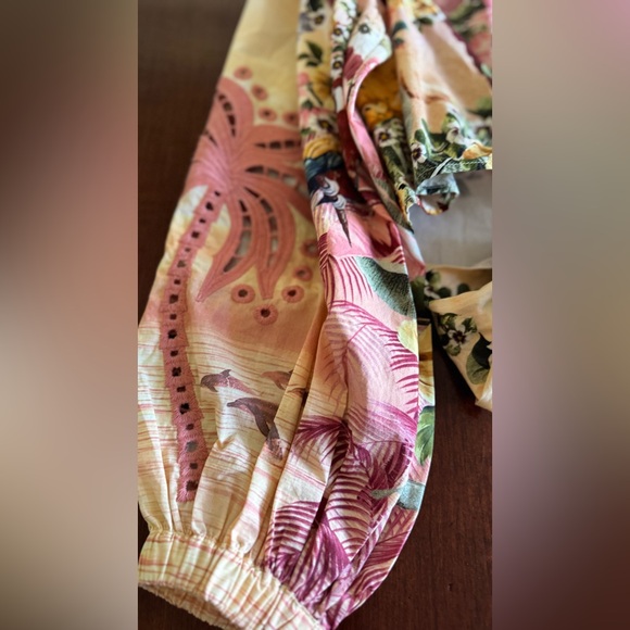 Camilla Cropped Wrap Shirt
Welcome To The White Lotus - Picture 7 of 12